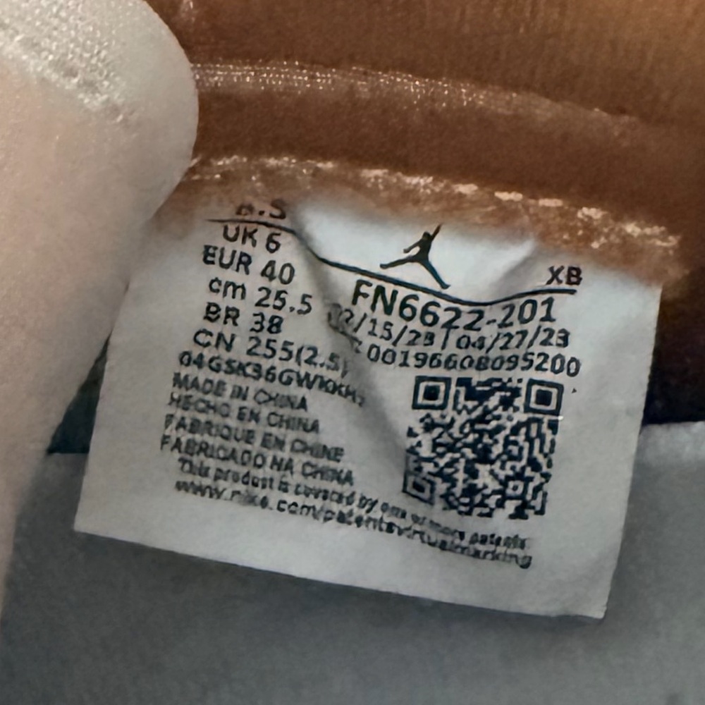 Nike Jordan Sneakers - Picture 6 of 7